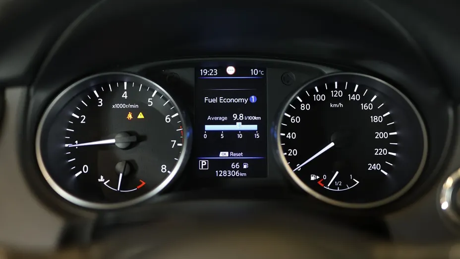 NISSAN Qashqai Qashqai 1.3 DIG-T N-Connecta DCT