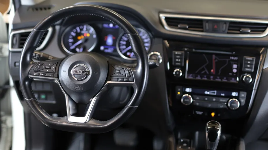 NISSAN Qashqai Qashqai 1.3 DIG-T N-Connecta DCT