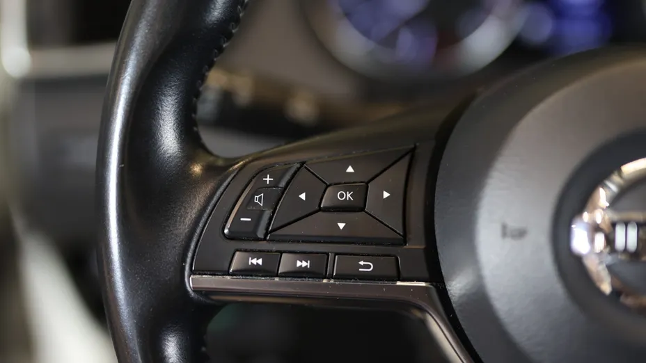 NISSAN Qashqai Qashqai 1.3 DIG-T N-Connecta DCT