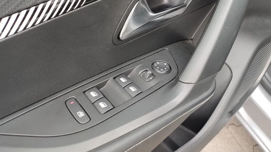 PEUGEOT 2008 2008 1.2 PureTech Allure S&S EAT8