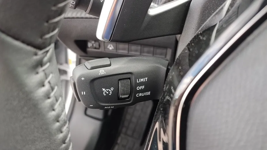 PEUGEOT 2008 2008 1.2 PureTech Allure S&S EAT8