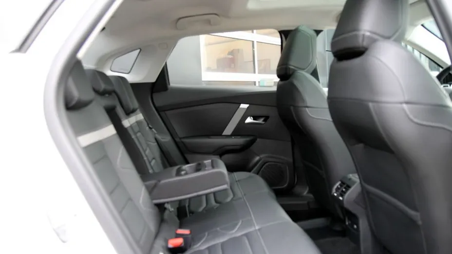 CITROEN C4 X e-C4 X EV136 50kWh Shine