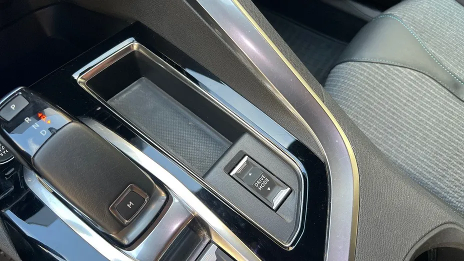 PEUGEOT 3008 3008 1.2 PureTech Allure S&S EAT8