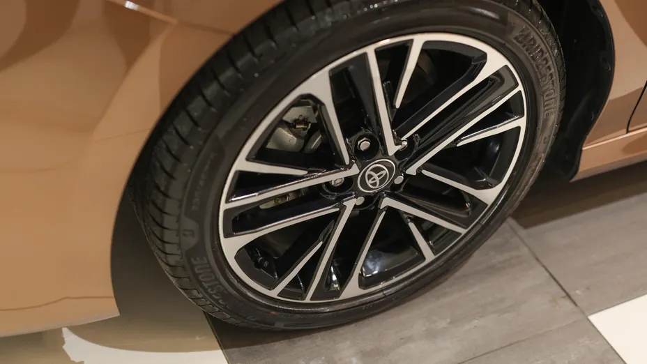 TOYOTA Camry Camry 2.5 Hybrid Dynamic Force Executive e-CVT