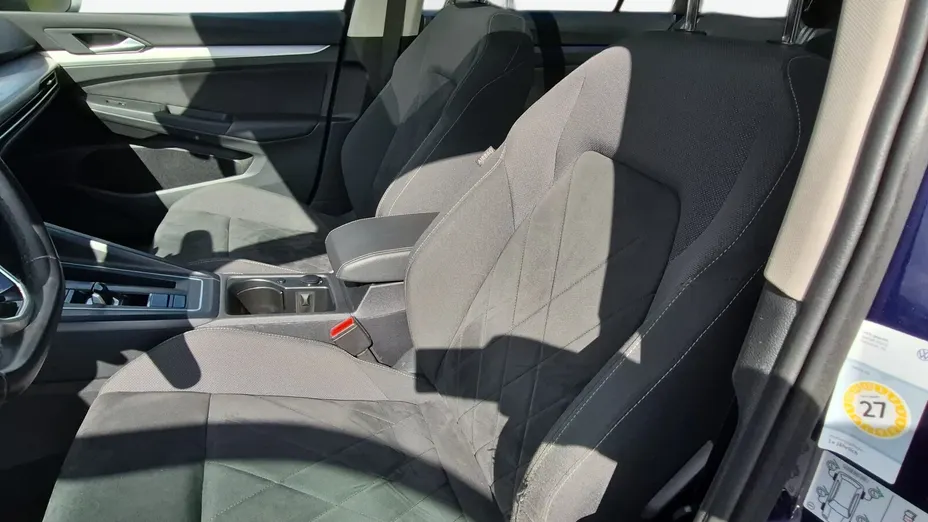 VOLKSWAGEN Golf -