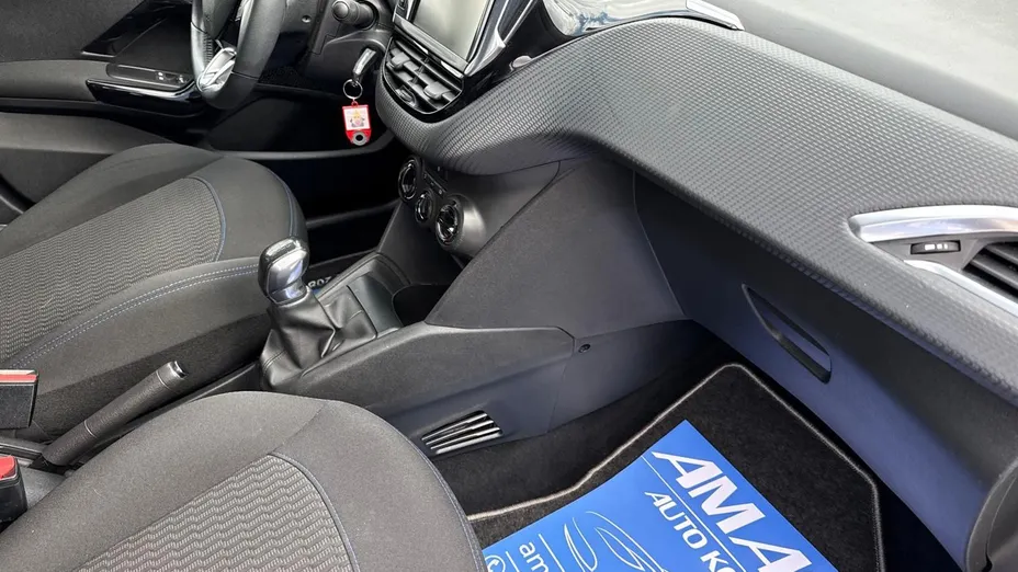 PEUGEOT 208 -