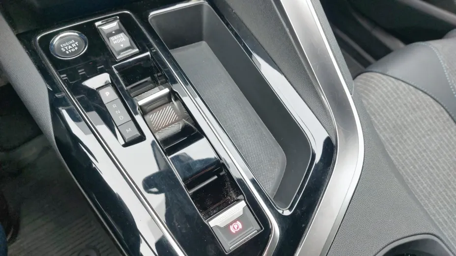 PEUGEOT 3008 3008 1.2 PureTech Allure Pack S&S EAT8