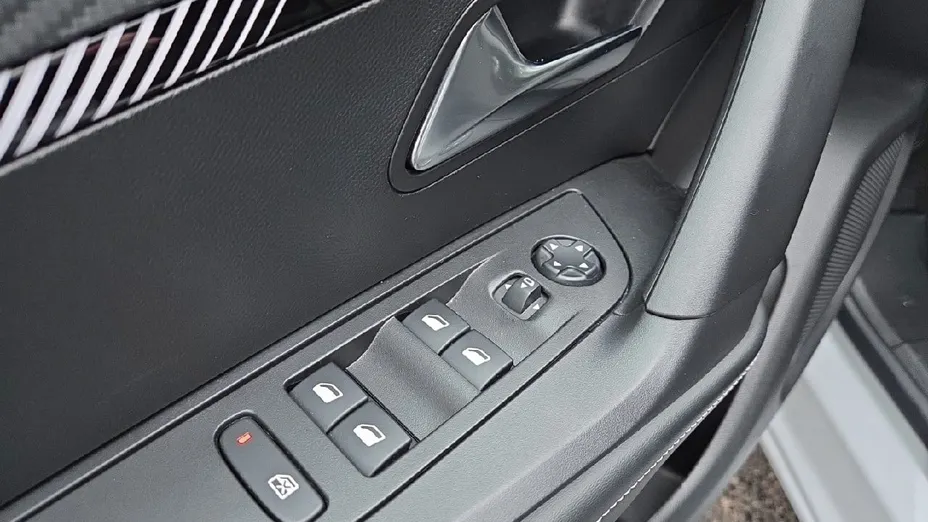 PEUGEOT 2008 2008 1.2 PureTech Allure S&S EAT8