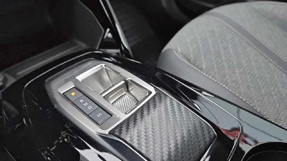 PEUGEOT 2008 2008 1.2 PureTech Allure S&S EAT8