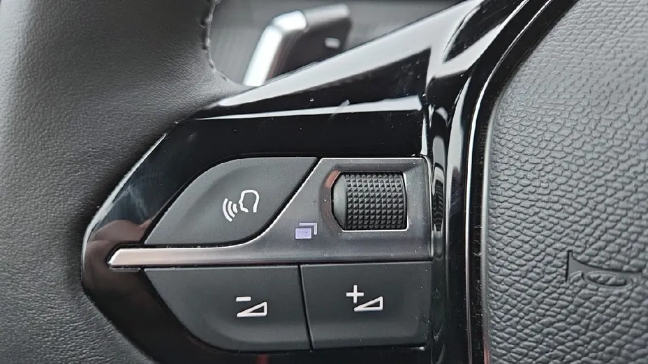 PEUGEOT 2008 2008 1.2 PureTech Allure S&S EAT8