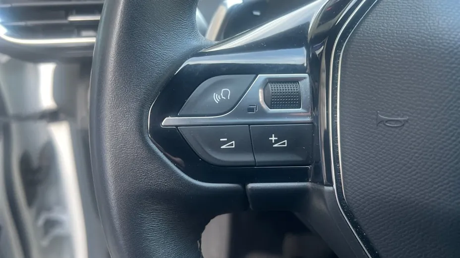 PEUGEOT 3008 3008 1.2 PureTech Allure Pack S&S EAT8