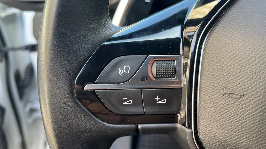 PEUGEOT 3008 3008 1.2 PureTech Allure Pack S&S EAT8