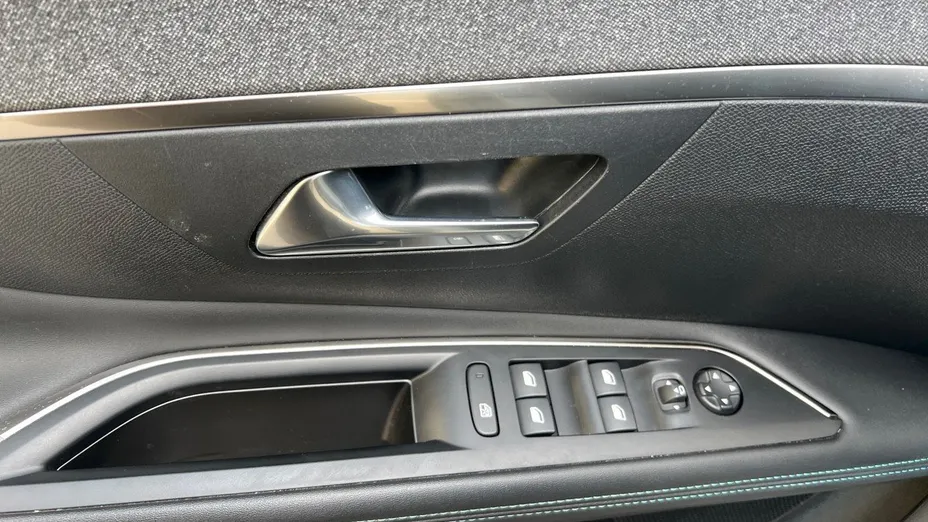 PEUGEOT 3008 3008 1.2 PureTech Allure Pack S&S EAT8