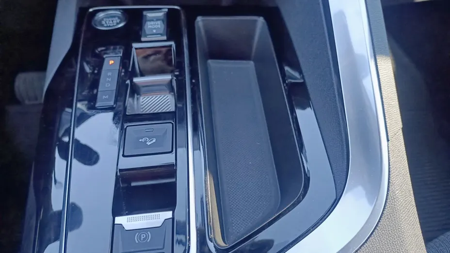 PEUGEOT 3008 3008 1.2 PureTech Allure Pack S&S EAT8