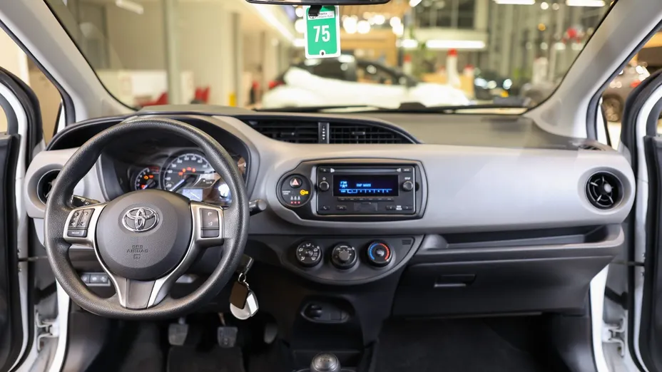 TOYOTA Yaris Yaris 1.0 Active