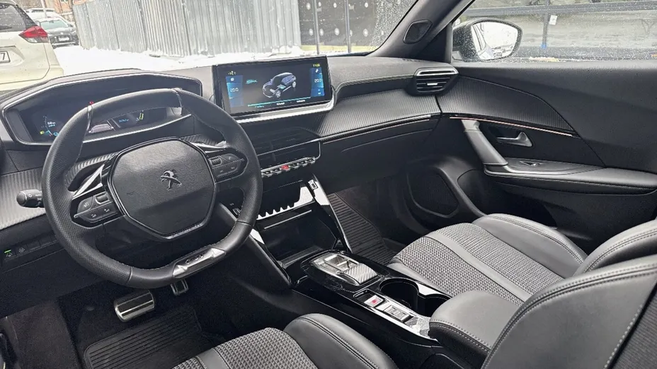 PEUGEOT 2008 e-2008 GT