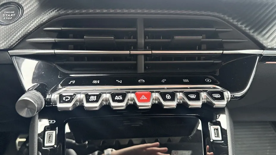 PEUGEOT 2008 e-2008 GT