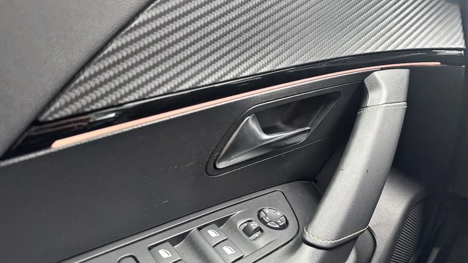 PEUGEOT 2008 e-2008 GT