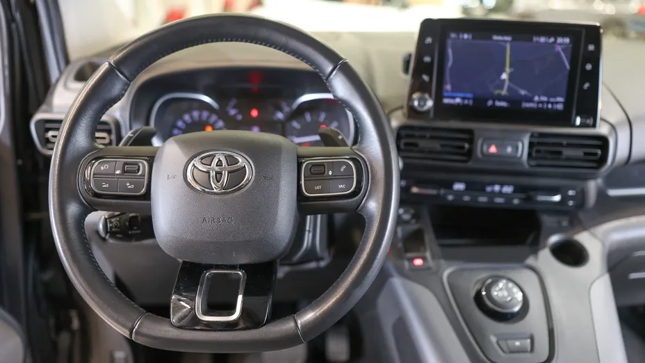 TOYOTA Proace City Verso Proace City Verso Long 1.2 D-4T Family Aut.