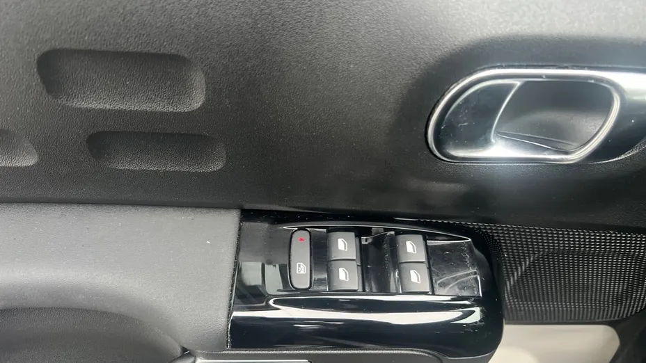 CITROEN C3 C3 1.2 PureTech Shine EAT6