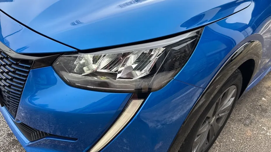 PEUGEOT 208 e-208 Allure