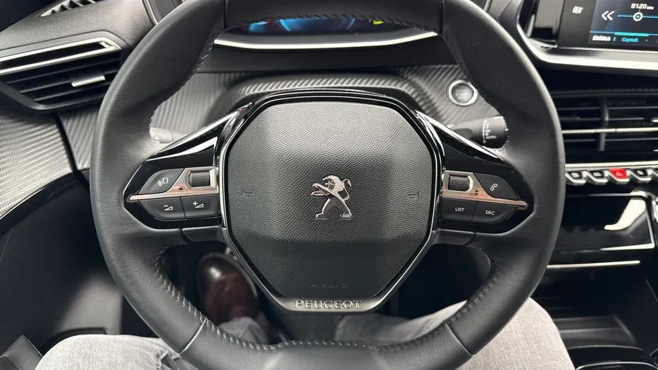 PEUGEOT 208 e-208 Allure