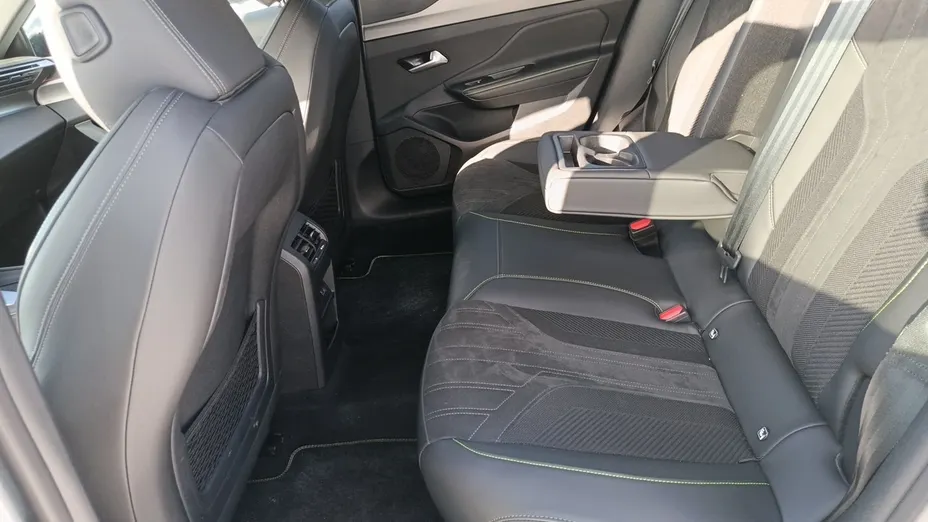 PEUGEOT 408 408 1.2 PureTech mHEV GT S&S e-DSC6