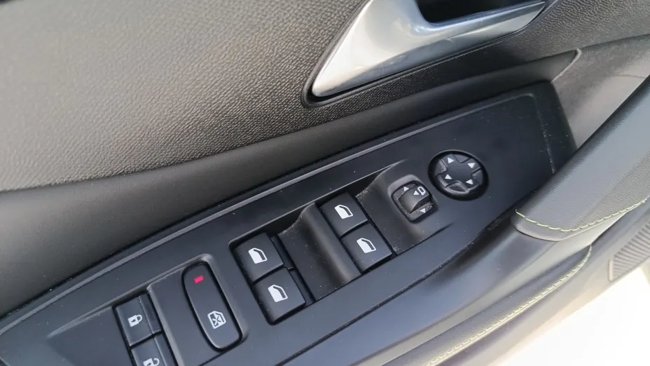 PEUGEOT 408 408 1.2 PureTech mHEV GT S&S e-DSC6