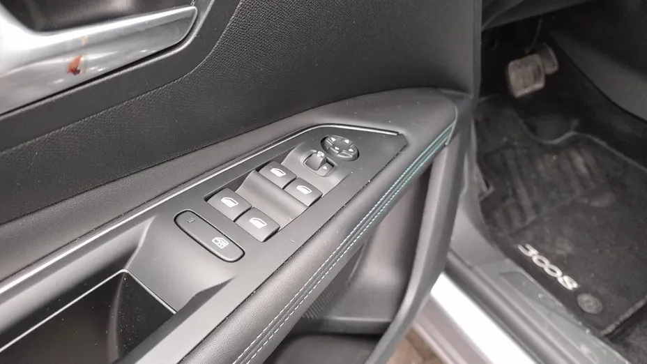 PEUGEOT 3008 3008 1.2 PureTech Allure Pack S&S EAT8