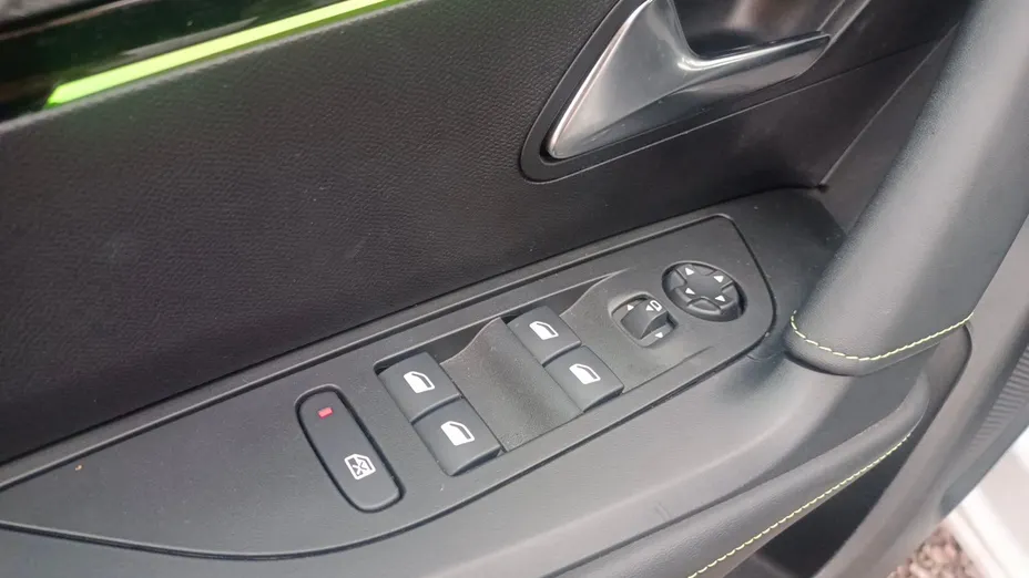 PEUGEOT 2008 2008 1.2 PureTech GT S&S EAT8