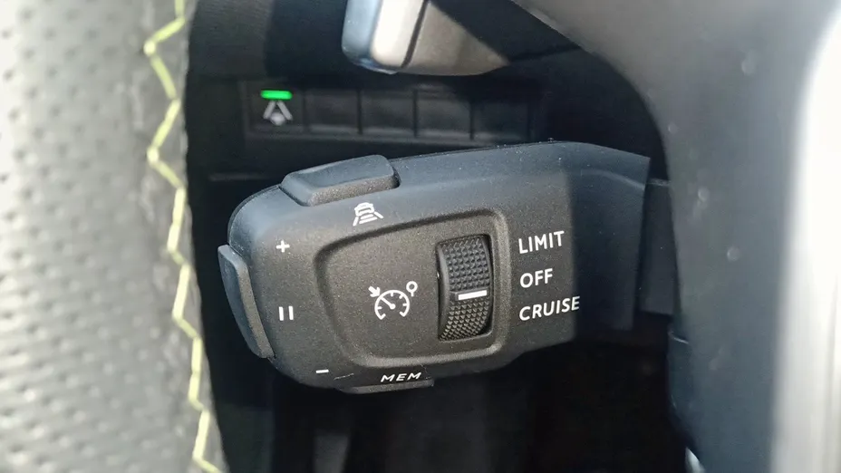 PEUGEOT 2008 2008 1.2 PureTech GT S&S EAT8