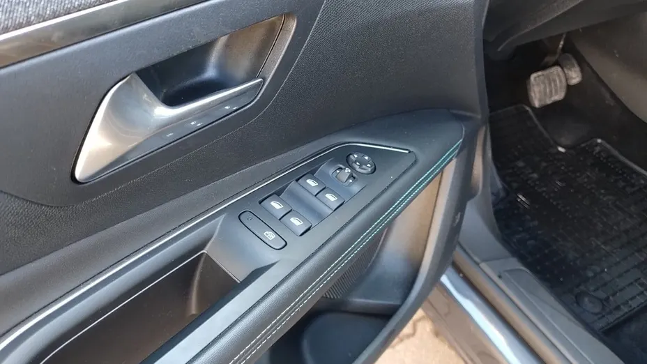 PEUGEOT 3008 3008 1.2 PureTech Allure Pack S&S EAT8