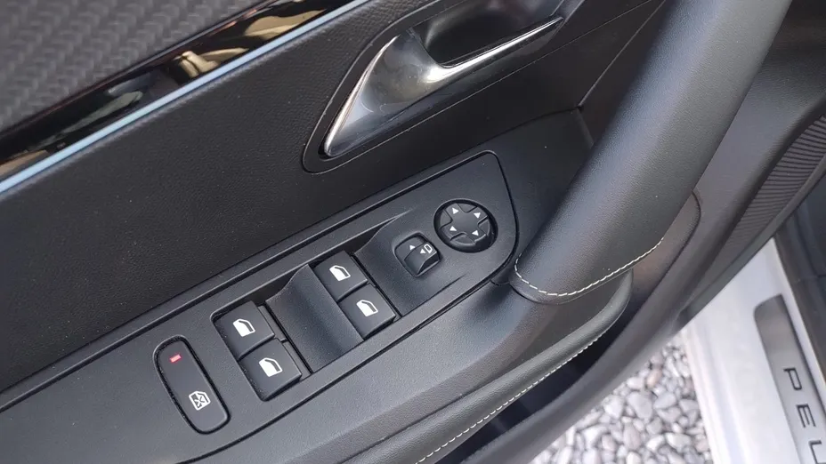 PEUGEOT 2008 2008 PureTech 130 GT S&S EAT8