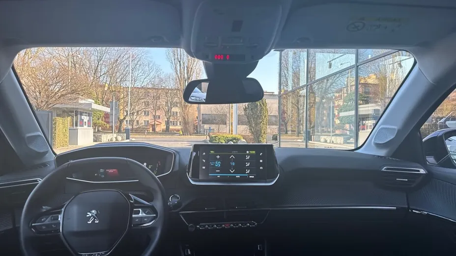 PEUGEOT 208 e-208 Allure