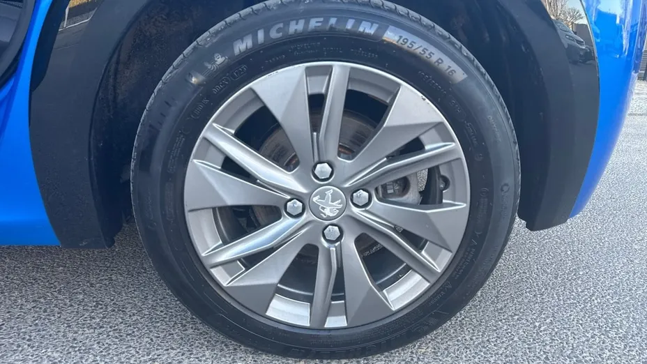 PEUGEOT 208 e-208 Allure