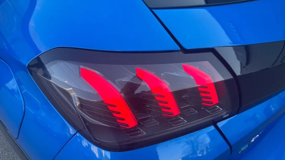 PEUGEOT 208 e-208 Allure