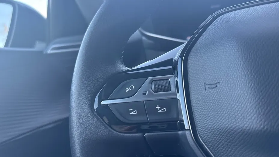 PEUGEOT 208 e-208 Allure