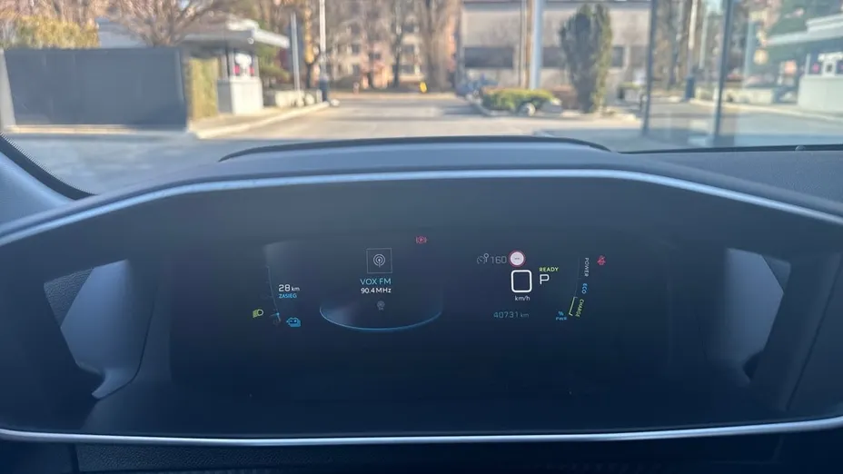 PEUGEOT 208 e-208 Allure