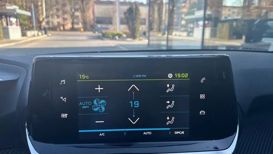 PEUGEOT 208 e-208 Allure