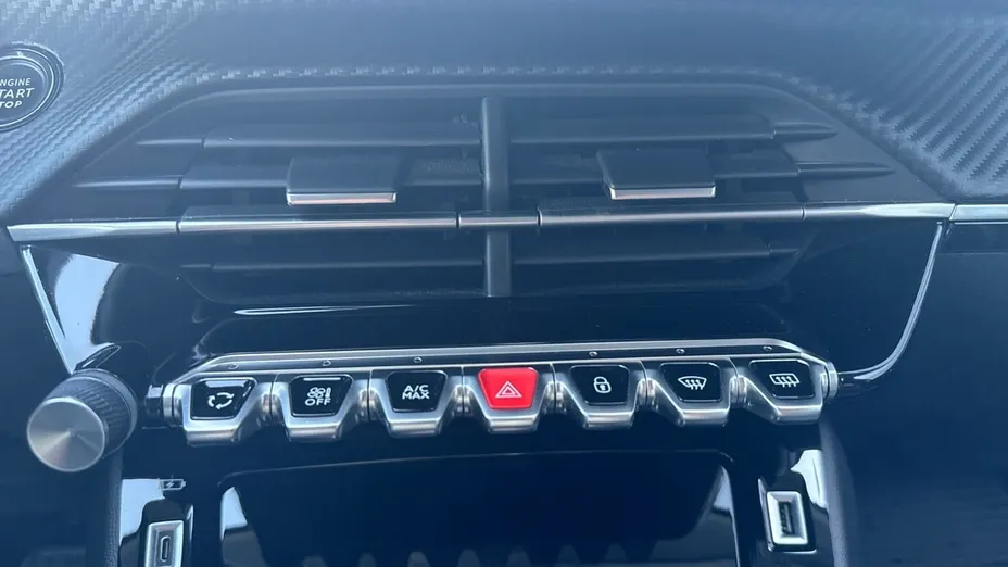 PEUGEOT 208 e-208 Allure