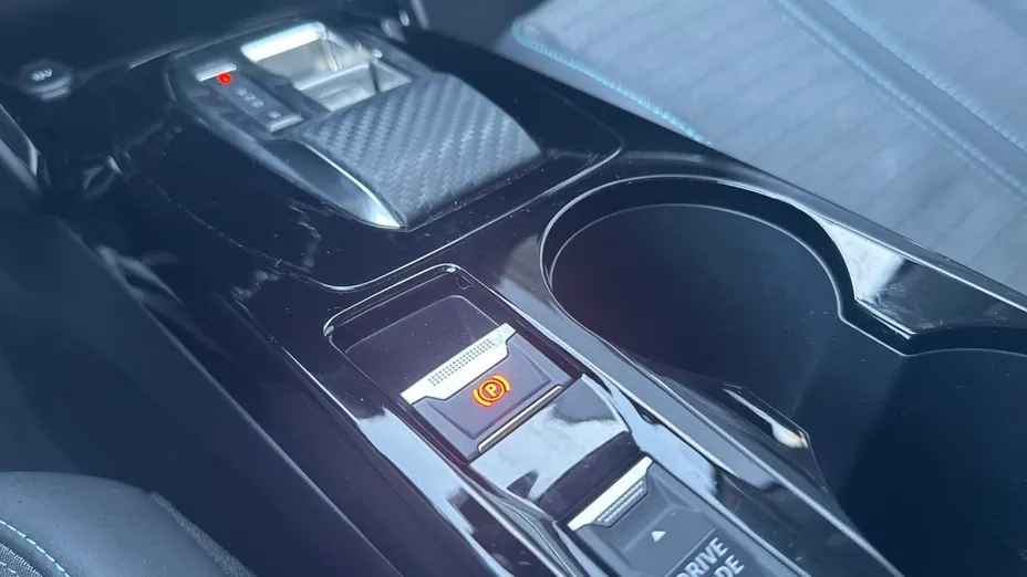 PEUGEOT 208 e-208 Allure