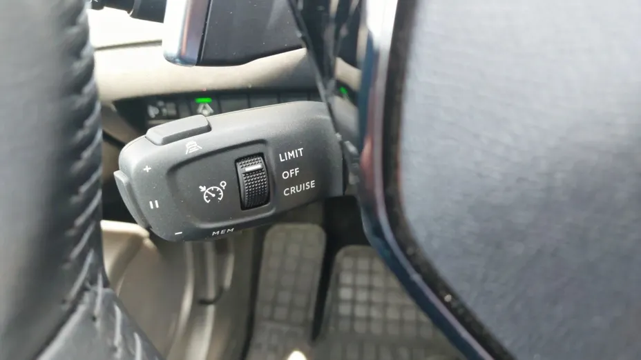 PEUGEOT 2008 2008 1.2 PureTech Allure Pack S&S EAT8