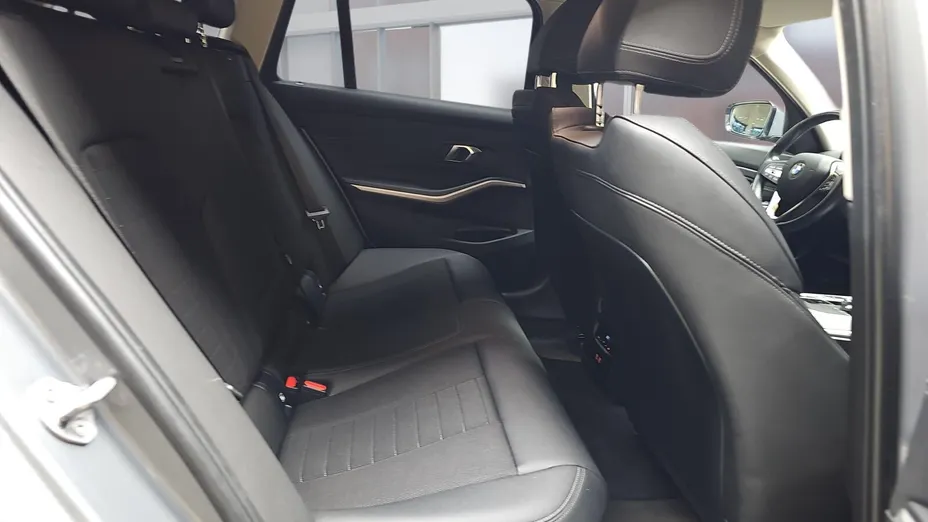 BMW Seria 3 330i xDrive aut