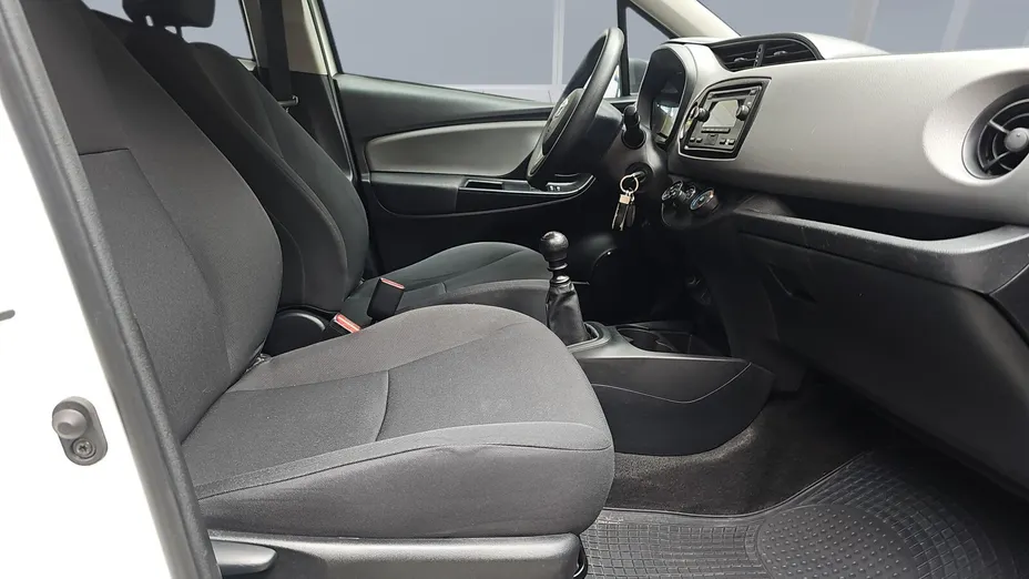 TOYOTA Yaris Yaris 1.5 Active