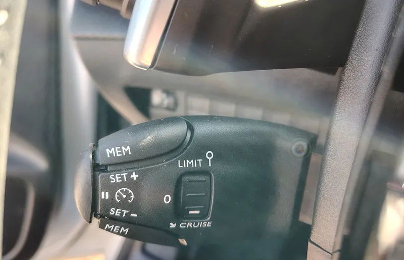 PEUGEOT 208 208 1.2 mHEV Allure