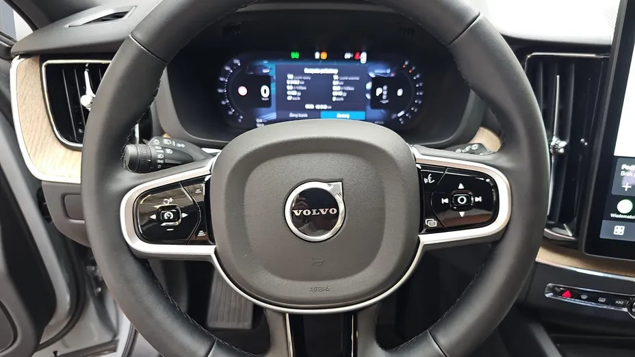 VOLVO XC60 XC60 B5 B AWD Plus Dark aut