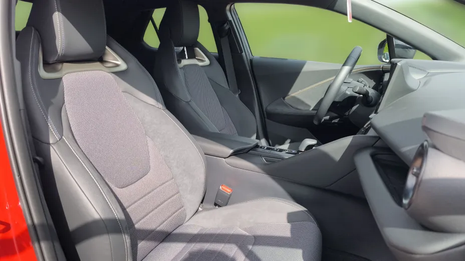 TOYOTA C-HR C-HR 2.0 PHEV Dynamic Force Executive