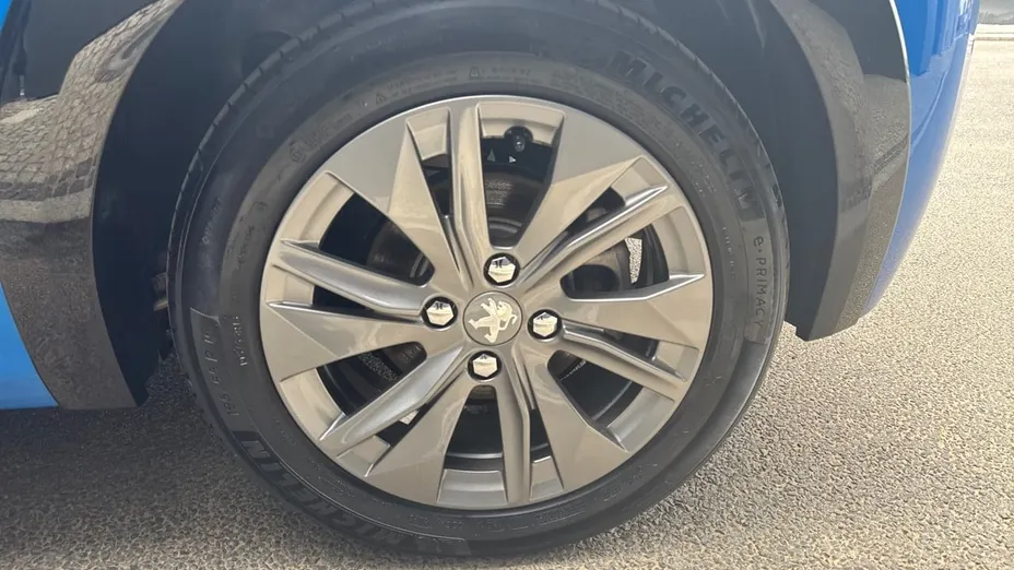 PEUGEOT 208 e-208 50kWh Allure