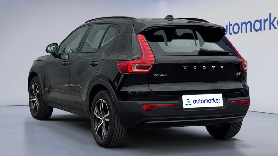 VOLVO XC40 XC40 B3 Plus Dark aut