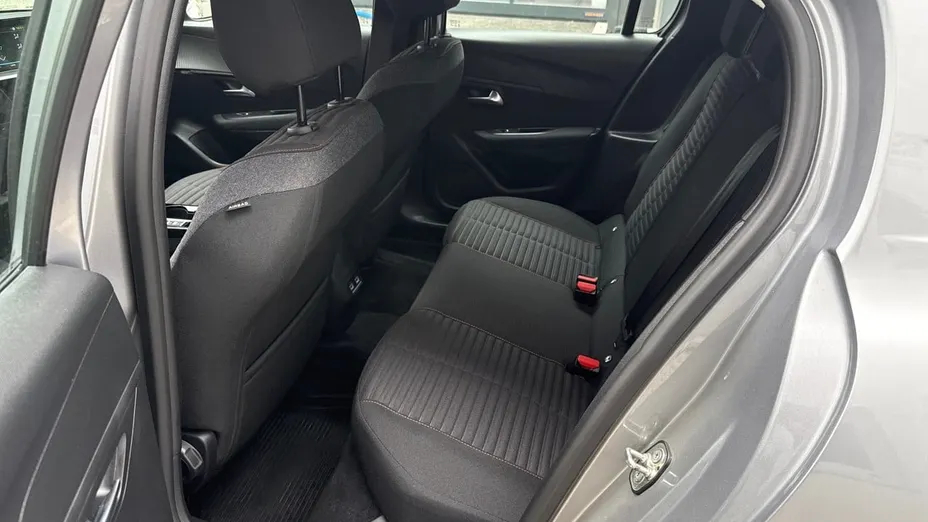 PEUGEOT 208 e-208 Active